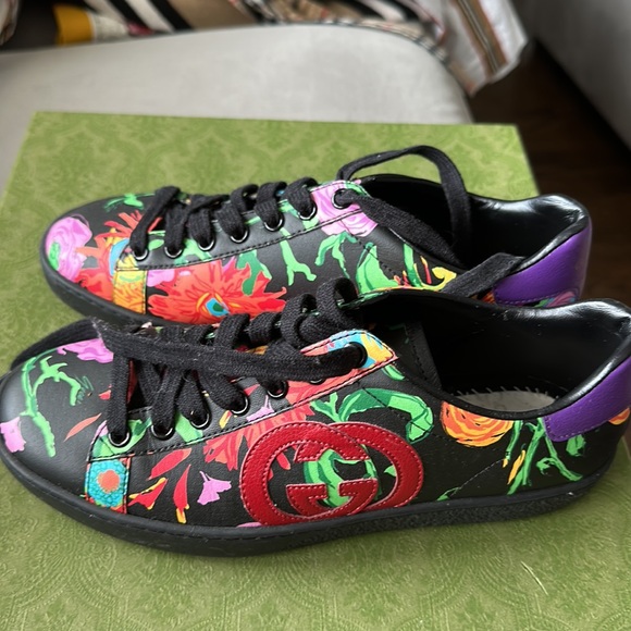 Gucci - Picture 2 of 8